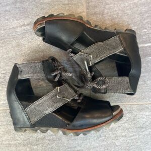 Sorel Joanie Lace Wedge Sandal Black/Grey